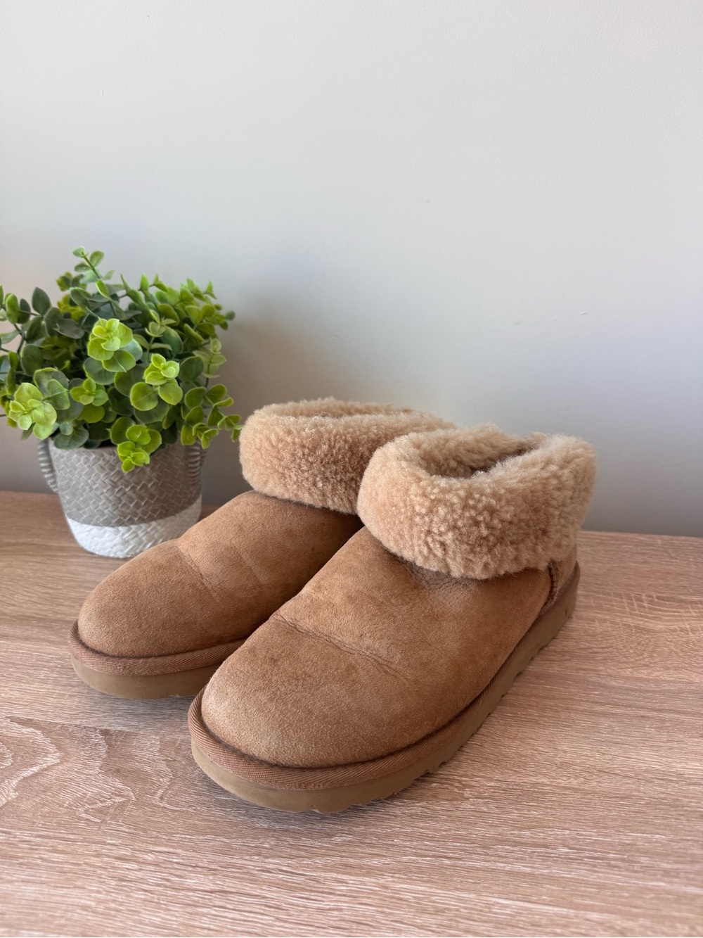 UGG Classic Ultra Mini Boots Chestnut Women's US 9 EU 40 Style 1122390
